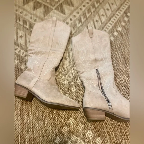 Like New | Target Universal Thread Faux Suede Cowgirl Boots | Western | 11 - Picture 4 of 16